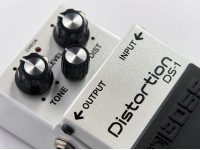 <b>BOSS DS-1-WH Pedal Distorção branco EDIÇÃO LIMITADA BEST-SELLER</b> <b>BOSS DS-1-WH Pedal Distorção branco EDIÇÃO LIMITADA BEST-SELLER</b>